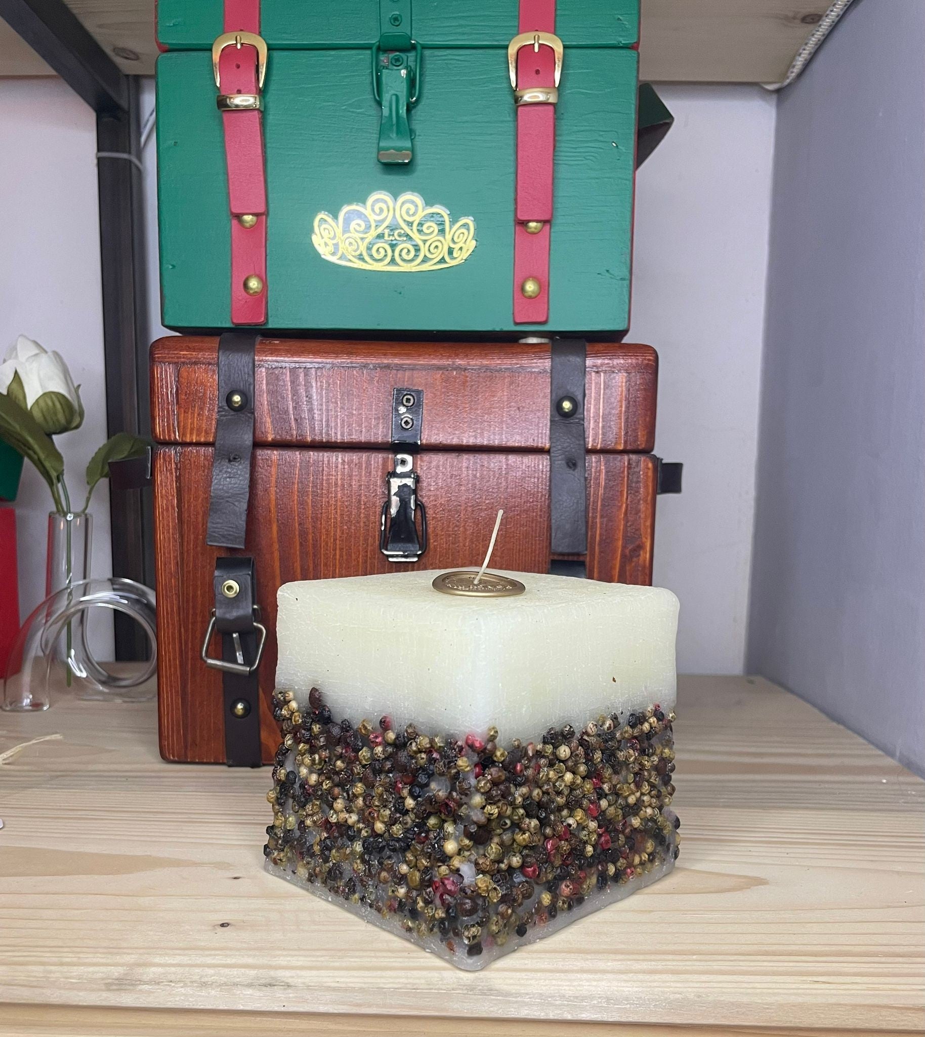 CANDELA CUBO SPEZIATA PEPE IN GRANI